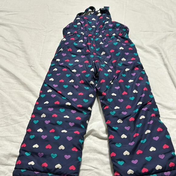 Oshkosh B'gosh Navy snowsuit with hearts size 4
Snow pants Sledding - Picture 7 of 7